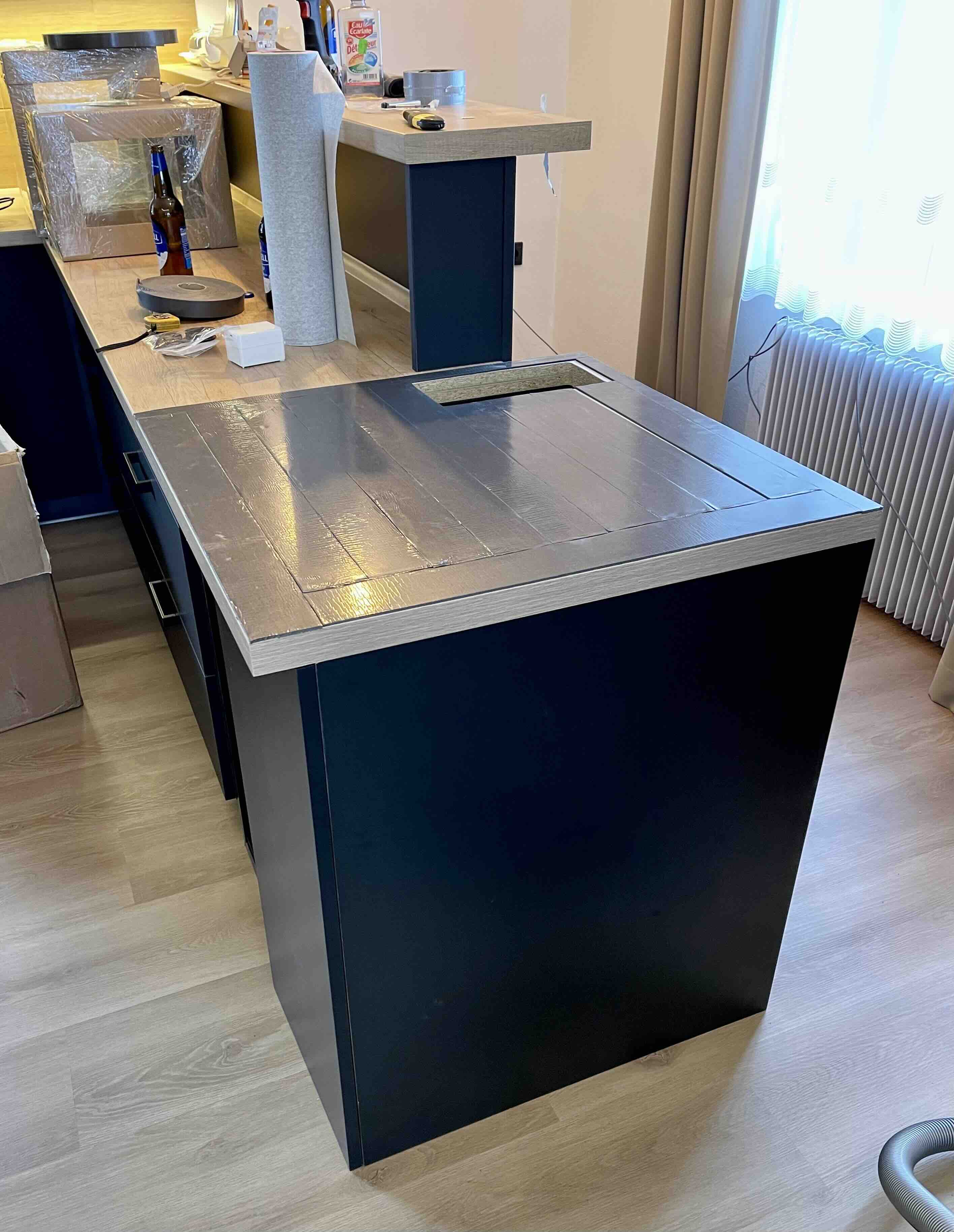 Mořské akvárium 100 litrů, vnitřní filtr, technicky vybavené