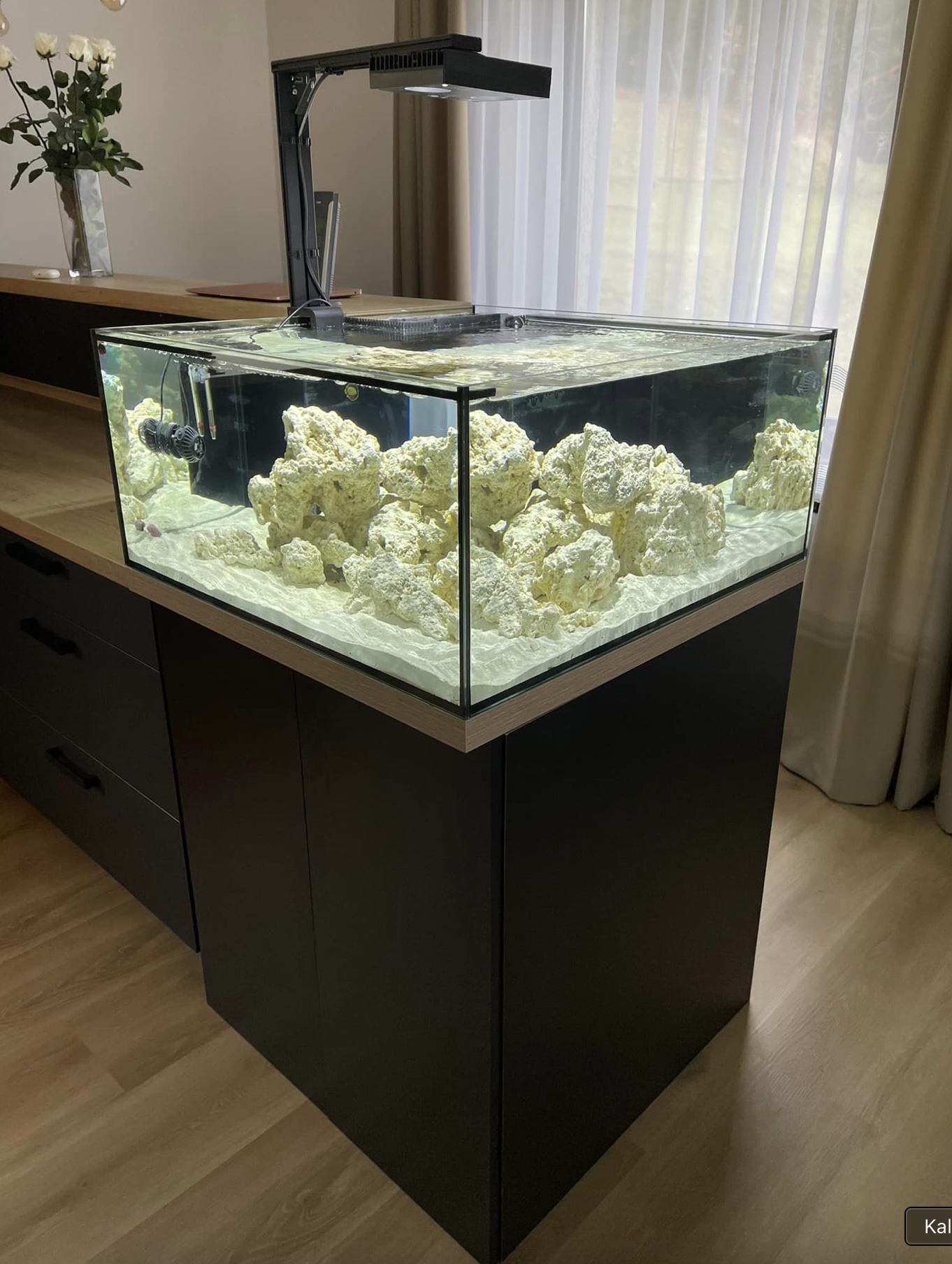 Mořské akvárium 100 litrů, vnitřní filtr, technicky vybavené